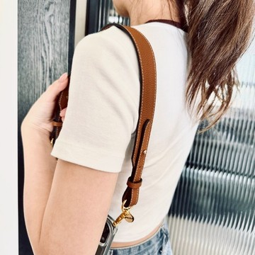 MISIA｜484 荔枝紋皮革手腕肩背帶-金棕色