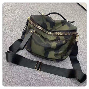 熱銷新款休閑斜挎包網紅馬鞍包防水牛津布大容量時尚粗肩帶迷彩包