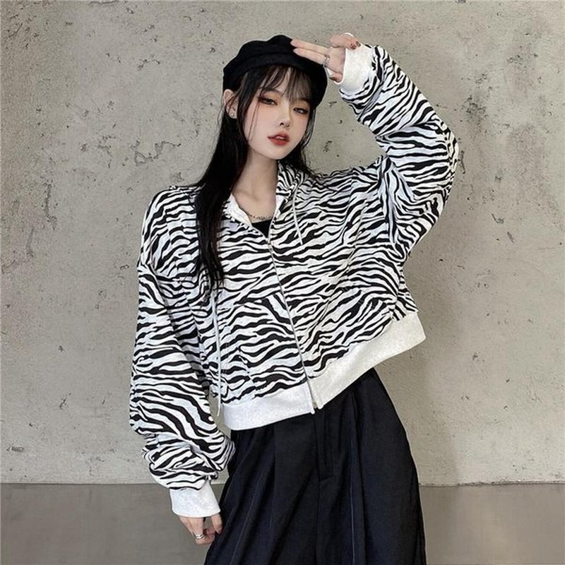 ショートパーカー ゼブラ柄 しまうま柄 ホワイト 春コーデ 韓国 短め 通販 Lineポイント最大0 5 Get Lineショッピング