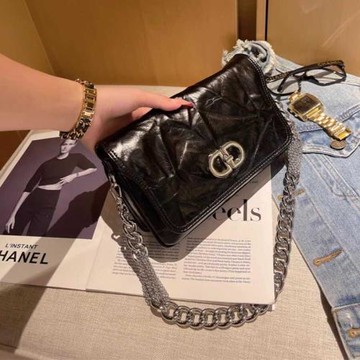 香港高級感時尚腋下小方包女新款法式小眾油蠟皮鏈條單肩斜挎包女