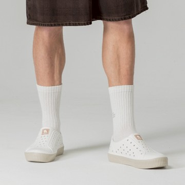 moz瑞典 駝鹿 雙色洞洞餅乾水鞋 (牛奶燕麥) 全球首創 舒適厚底 防潑水 男女同款-附鞋扣