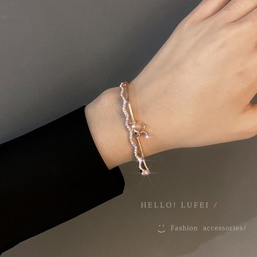 高級感輕奢手鐲女生可愛海豚手鏈ins小眾設計手環網紅滿鉆手飾品