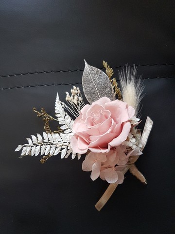 海藏設計| 溫柔奶茶粉。永生玫瑰胸花 乾燥胸花