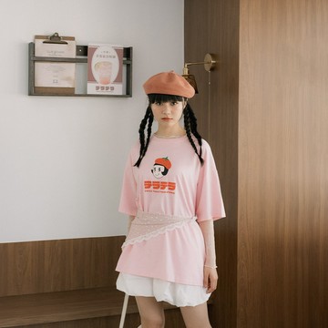 QUEENSHOP_S 女裝 短袖 Tella Tella草莓帽印圖短袖上衣 兩色售 現+預 【01190373】