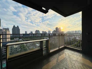 漢神3館永久農16景觀四房連號雙平車｜高雄市鼓山區南屏路