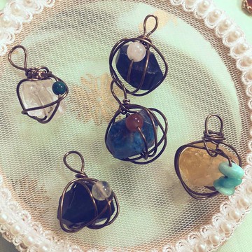 獨家 - 小宇宙。天然石項鍊。2件優惠組