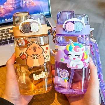 【臺灣-出貨】卡皮巴拉兒童水杯夏天塑料吸管杯子小學生上學專用便攜幼兒園水壺