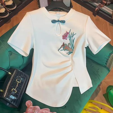 新款韓版上衣 設計感短袖T恤 減齡百搭T恤 刺繡拚接上衣 顯瘦收腰短款上衣潮 短袖衣服 女生t恤  每日穿搭 潮流