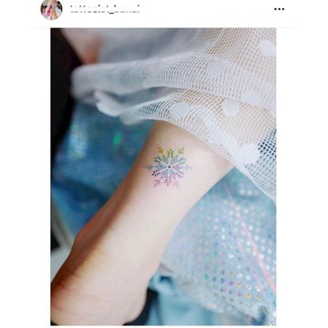 「雪結晶」漸變款 紋身貼紙 微刺青 輕紋身 少女 超美 旅行 冬季 創意 抖音同款 聖誕節 防水 小紅書同款 紋身貼