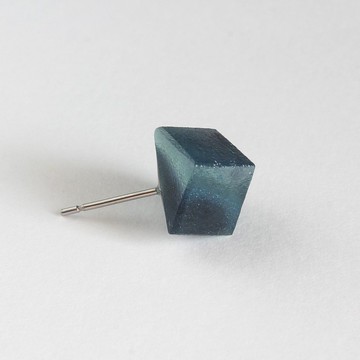 小行星藍調 / 樹脂耳環 / 單隻【冰晶方塊】