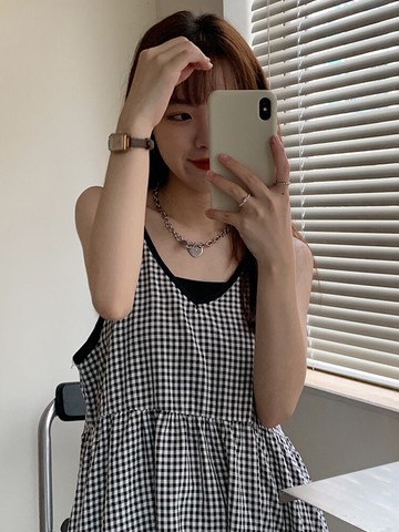 法式小眾v領格子吊帶連衣裙女夏季甜美初戀系收腰顯瘦中長款裙子