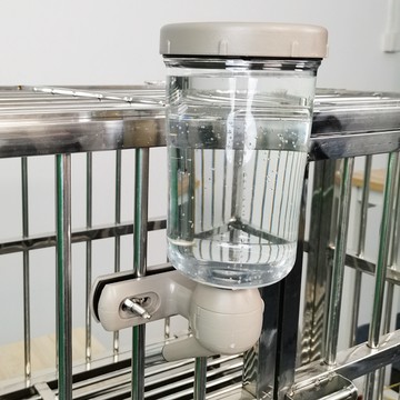 臺灣-出貨🔥【新款熱銷】狗籠飲水器通用方管泰迪巴哥懸掛喝水器不濕嘴圍欄水壺加長水咀 ZPRQ