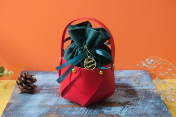 【禾果】聖誕皮質小提袋-大紅(內含一袋綜合果乾)