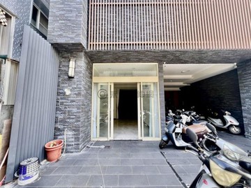 中正金融精華據點/信義國小捷運/稀有釋出黃金店面｜高雄市苓雅區黃海街