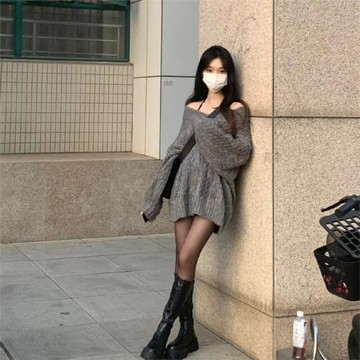 特大碼女裝微胖MM200斤遮肚灰色一字露肩針織毛衣設計感軟糯上衣