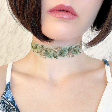 微笑佇立於銀色世界：頸圈 SV340