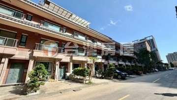 中壢過嶺三車位豪墅，門前與地下室稀有三車位!!｜桃園市中壢區松義二街