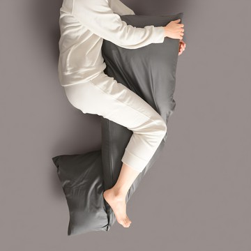 EmBrace 英柏絲 多功能抱枕 多角度翻身擺位可頌枕 A型枕 翻身護理枕 純棉  136 x 45cm  神秘灰