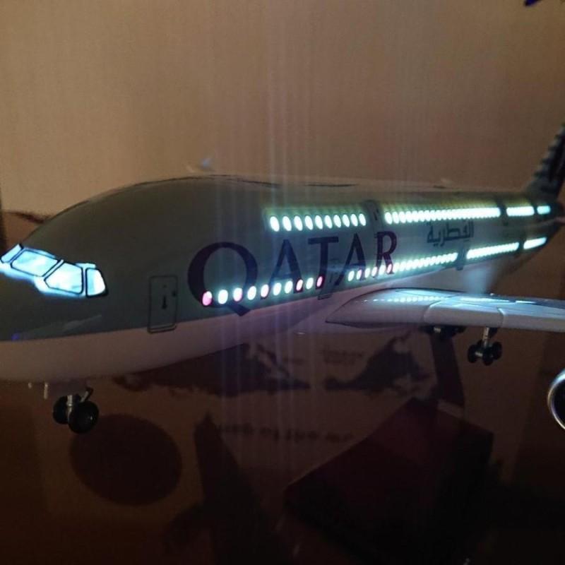 模型飛行機 飛行機 航空機 おもちゃ 模型 カタール A380 LED点灯 1/160 