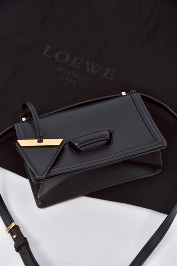 loewe黑色復古金邊斜背皮革信封包
