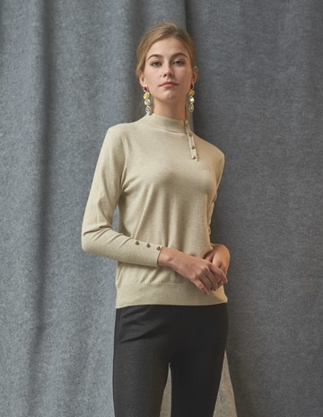 ★【喜芝梅】側領排釦素色簡約上衣(六色；F) 225011058