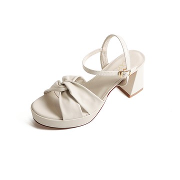 KOKKO甜美扭結柔軟綿羊皮粗高跟涼鞋米白色