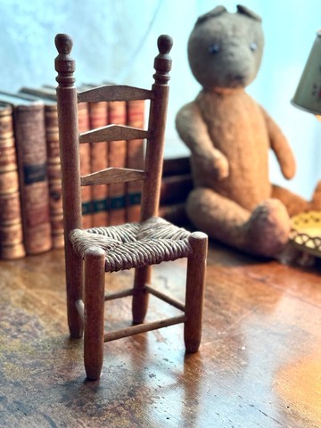 50324- 罕見迷人法國古董實木籐編玩偶椅