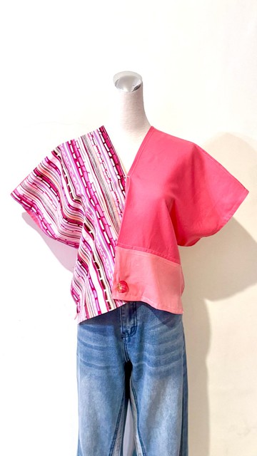 藝術感手繪風條紋拼接撞色粉紅色果凍釦微修身四角衣