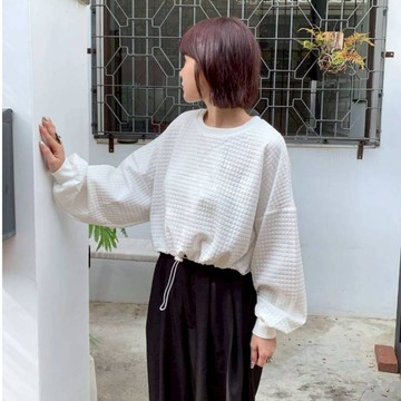 平價衣著 華夫格圓領短版下抽繩上衣 寬鬆版型 下抽繩收腰 短版上衣 素T 泡泡袖 抽繩束腰上衣 長袖t恤 澎澎袖上衣