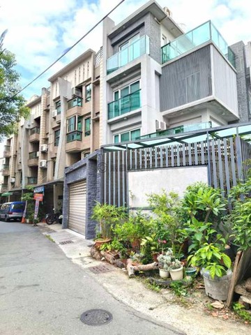 楠梓右昌國中#獨棟面寬孝親花園別墅｜高雄市楠梓區右昌街