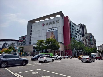 ✨✨漢神巨蛋面寬大地坪自地自建電梯透天店面✨✨｜高雄市左營區新庄仔路