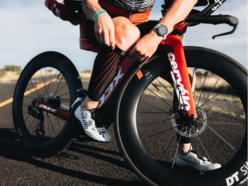 《Compressport 瑞士》R2 Aero 小腿套 (黑紅色BLACK)