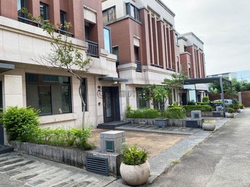 台中龍井裕國天泉別墅會館雙車位	｜台中市龍井區龍社路