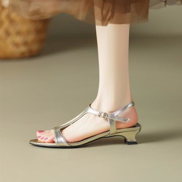 法式低跟涼鞋女夏季尖頭銀色一字扣帶簡約粗跟真皮貓跟金色小跟鞋