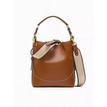 2024新款質感女包棕色打褶皺束口手提水桶包寬肩帶斜挎包包女百搭