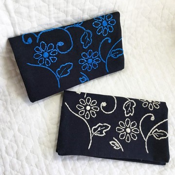 花朵刺繡存摺夾・Navy 藍