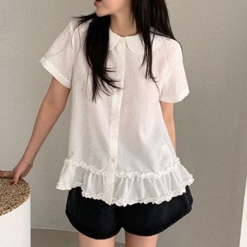 MOCO韓版chic甜美減齡娃娃領花邊拼接下擺荷葉滾邊波點短袖襯衫