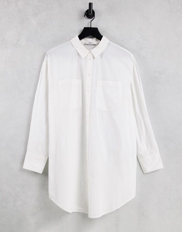 Only longline shirt with open back in white
