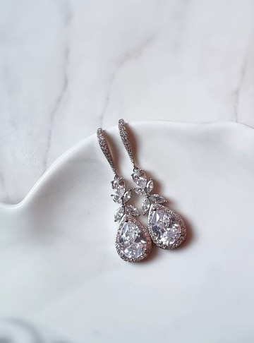 花瓣水滴鋯石婚禮耳環 (銀) 2315