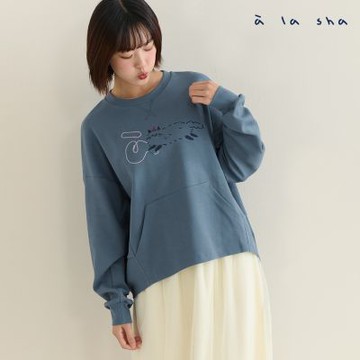 a la sha 跳躍貓繡花造型拼接上衣