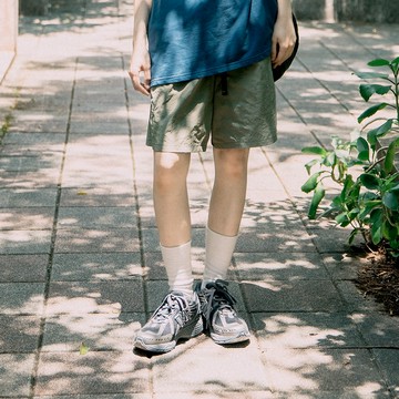 QUEENSHOP_ S 情侶裝 戶外 多口袋拉鍊腰帶刷刷短褲 兩色售1/2/3 現+預 【04130297】