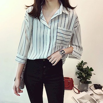 La Belleza小立領V領雙線直條紋單口袋七分袖襯衫