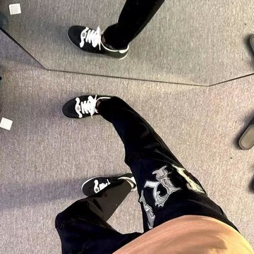 FLY OFF 網紅蘇六高街AM個性男士牛仔褲字母刺繡黑色修身小腳顯瘦 百搭休閑長褲男生牛仔褲