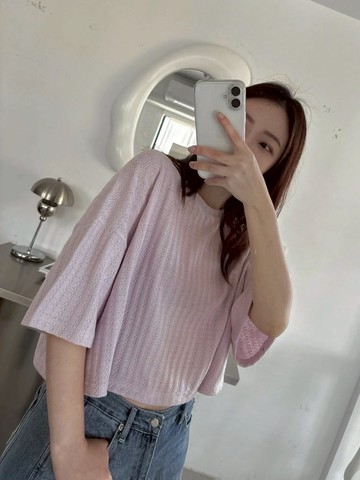 早春輕氧感｜縷空織花紋理短版上衣