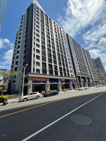 專★亞灣繽海丨三多商圈2+1房+平面車位｜高雄市苓雅區三多四路