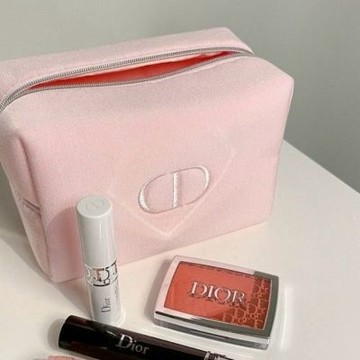 Dior 櫻花粉豆腐化妝包