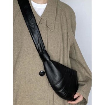 2024春夏新款牛角包小眾設計可頌包法式羊皮胸腰包百搭斜挎包女