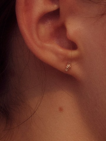 14K Mini Ribbon Twist Piercing