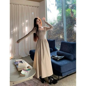 💖限時下殺💖 法式针织连衣裙女秋季2026新款高级感收腰显瘦拼接中长款长袖 連身裙