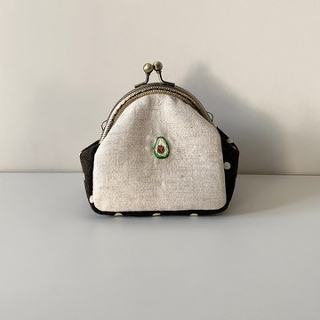 FRUITS 水果口金包【黑色水玉酪梨】